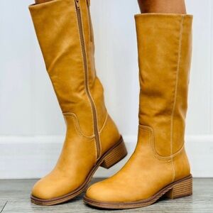 Pierre Dumas Banana Heeled Boots